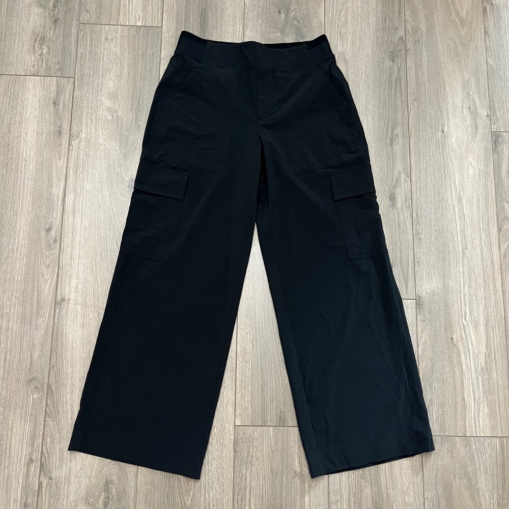 Athleta Endless Cargo Wide Leg Pants Black Size 6P Petite Travel Commuter